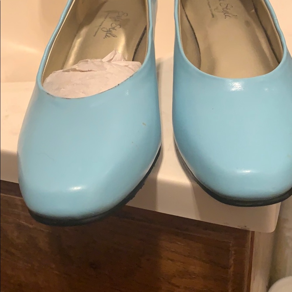 Soft Style Shoes View 3
